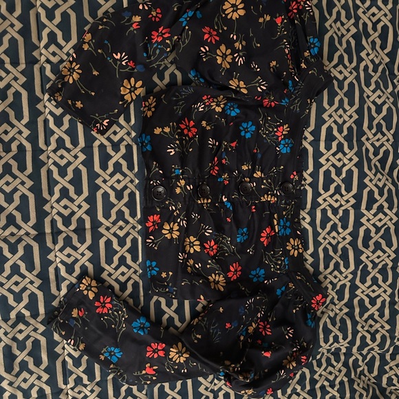 C/MEO COLLECTIVE floral puff long sleeve crop top with buttons - Picture 7 of 11